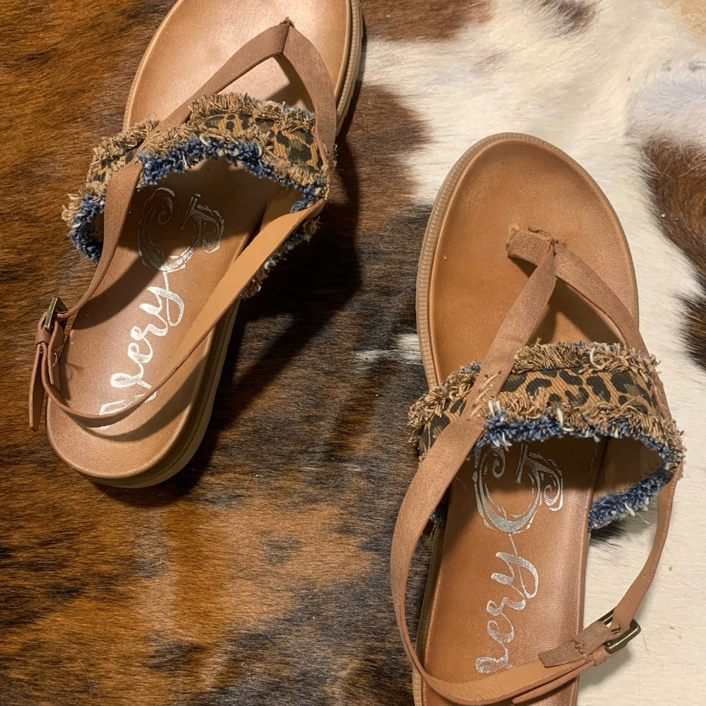 Very G sandals